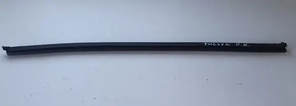 Hyundai Tucson TL Rubber seal front door window/glass 