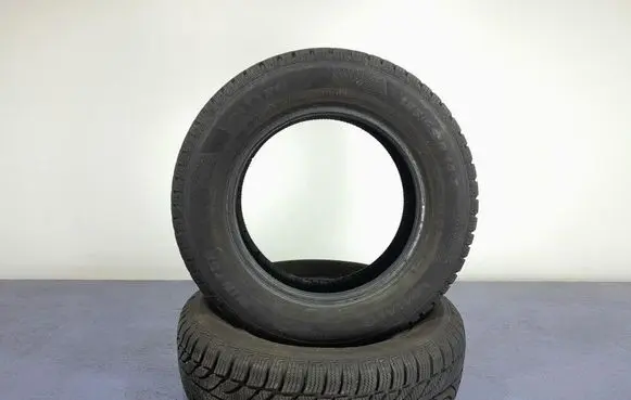 Nissan Micra R17 winter tire 