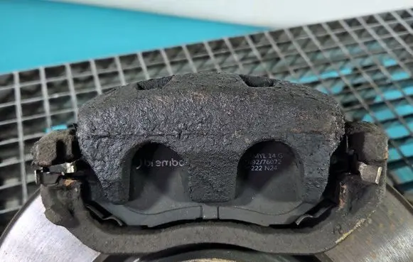 Front brake caliper