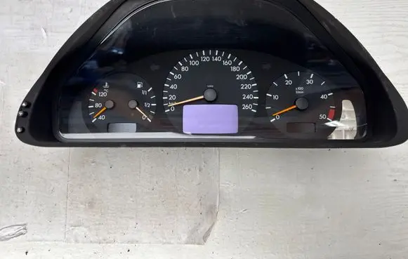 Mercedes-Benz E W210 Speedometer (instrument cluster) A2105405248 110008915 1100089156