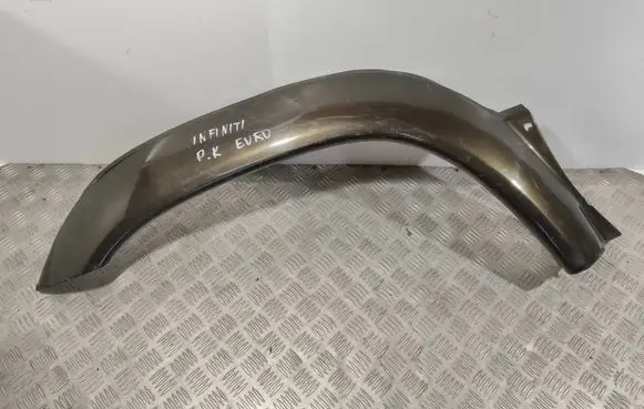 Infiniti QX4 Front arch trim 