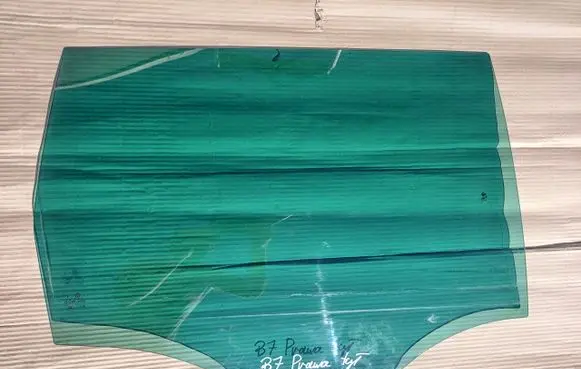 Volkswagen PASSAT B7 Sliding door window/glass 