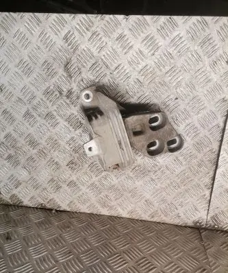 Mercedes-Benz CLA C117 X117 W117 Engine mount bracket