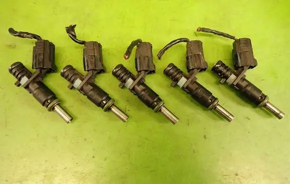 Volkswagen New Beetle Fuel injectors set 07K906031C