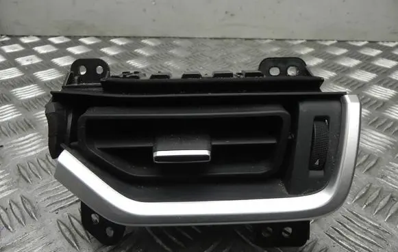 Rear air vent grill