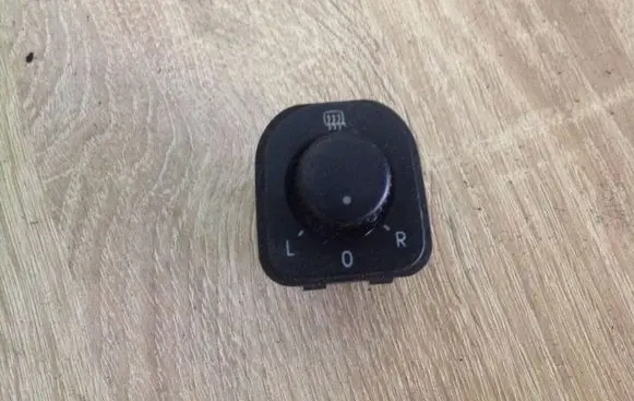 Volkswagen Golf V Wing mirror switch 1K0959565H