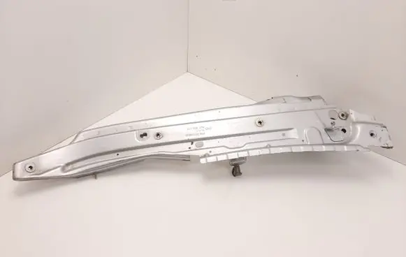 Audi Q7 4L Fender mounting bracket 4L0805175