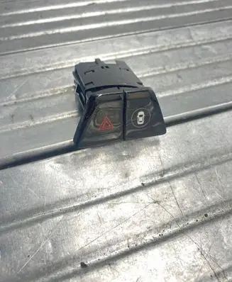 BMW 5 G30 G31 G38 Hazard light switch 6993047 2C699304701 3474320104