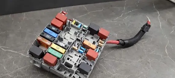 Alfa Romeo Giulietta Fuse box set 51867698