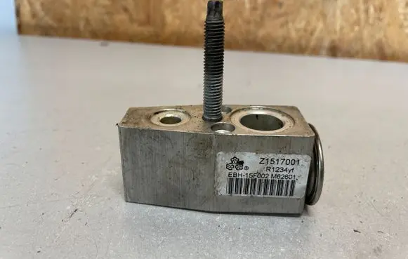 Opel Astra J Air conditioning (A/C) expansion valve Z1517001
