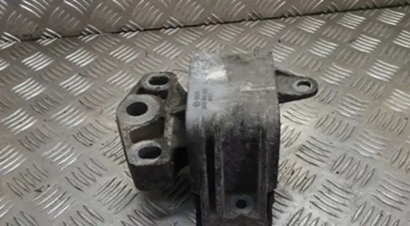 Engine mount bracket
