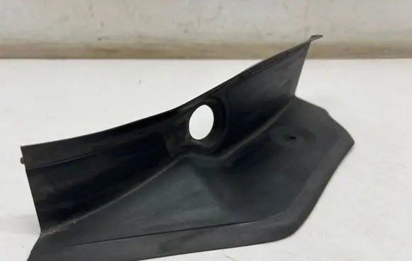 BMW 2 Active Tourer U06 Rear/tail light trim molding 9491490