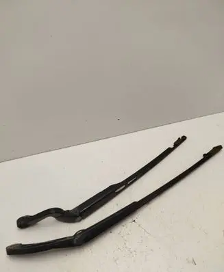 Volvo XC90 Front wiper blade arm 4939