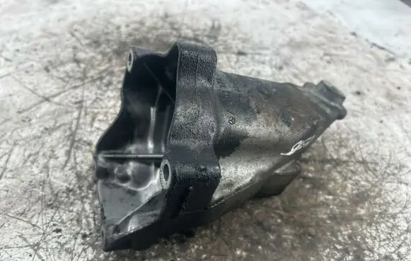 Mercedes-Benz E W212 Engine mounting bracket A6512233504
