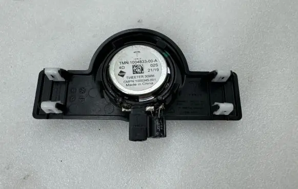 Tesla Model S Panel speaker 100483300A 1000345001