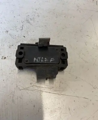 Opel Astra F Air pressure sensor 90413500