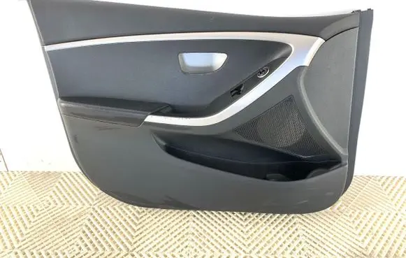 Hyundai i30 Front door card panel trim