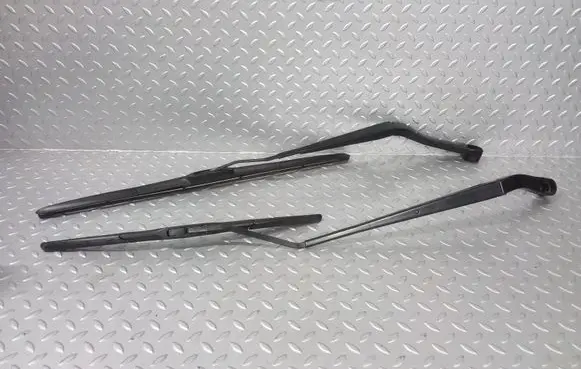 Opel Insignia A Front wiper blade arm 13227399 13227398
