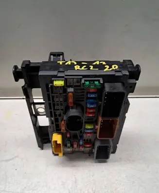 Peugeot RCZ Fuse module 9667044980