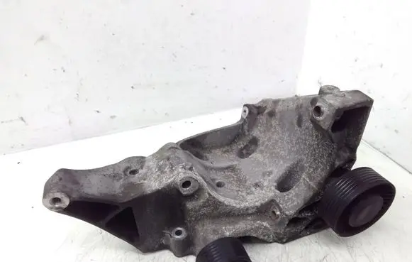 BMW 1 E81 E87 Generator/alternator bracket 7802639