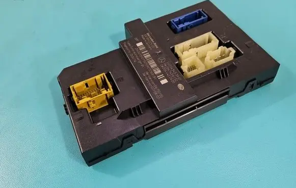 Mercedes-Benz C W204 Central body control module 5DK009225 IMPRK1584890