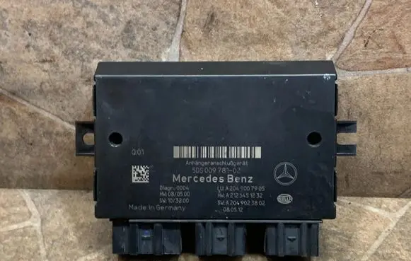 Mercedes-Benz E W212 Tow bar trailer control unit/module A2049007905