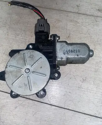 Mitsubishi Lancer Front door window regulator motor Mr991 831