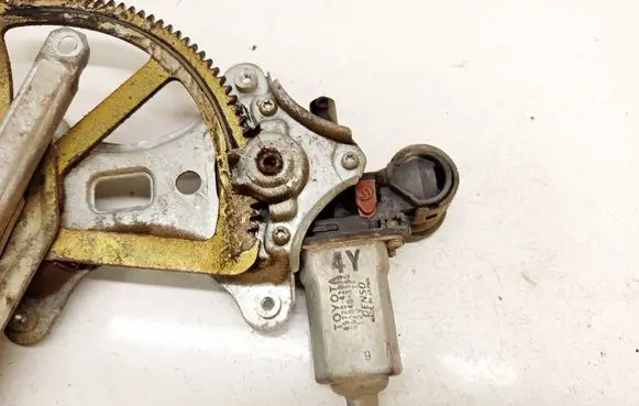 Toyota Avensis Verso Front door window regulator motor 8572042070