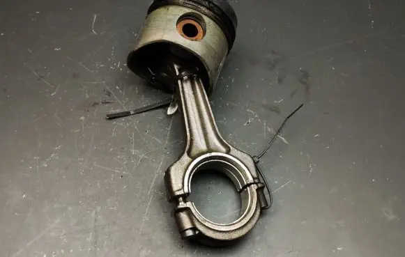 Peugeot J5 Piston with connecting rod 060311