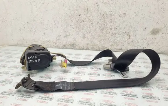 Volkswagen Golf IV Front seatbelt 1J4857705AA