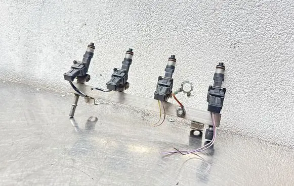 Opel Astra J Fuel injectors set 0280151258 55572731