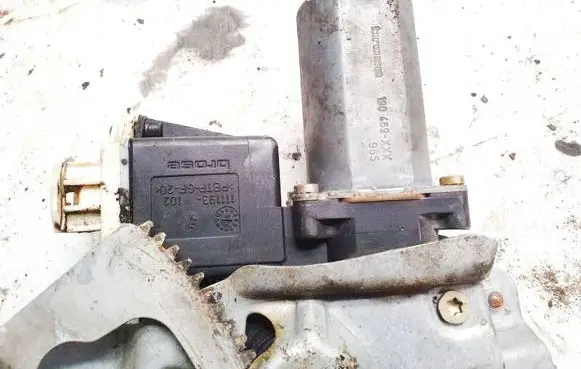Opel Tigra A Front door window regulator motor 190469xxx 0130821654