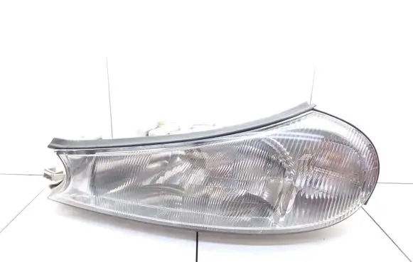 Ford Mondeo MK II Headlight/headlamp 1305219078 1305235322