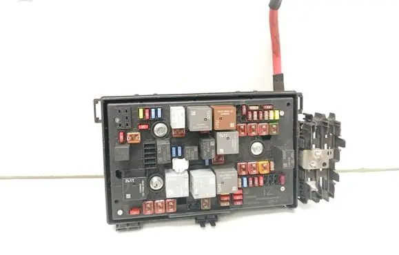Opel Astra J Fuse module 13368642 13306940 13351610