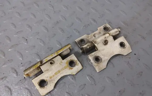 Mercedes-Benz 200 300 W123 Front door hinge set A1237200037 1237200037