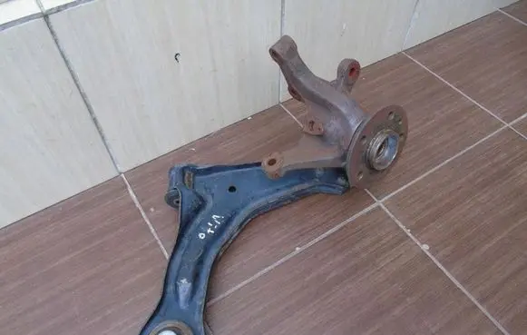 Mercedes-Benz Vito Viano W638 Front lower control arm/wishbone 3320225