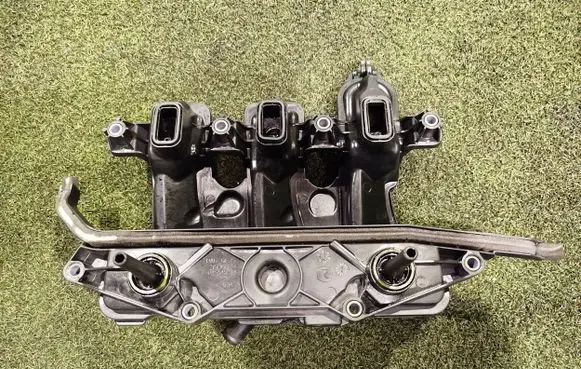 Renault Trafic III (X82) Intake manifold 118300724R 052181710 99368