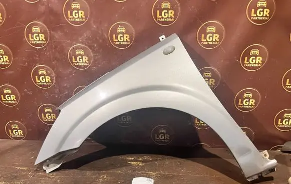 Nissan Quest Fender