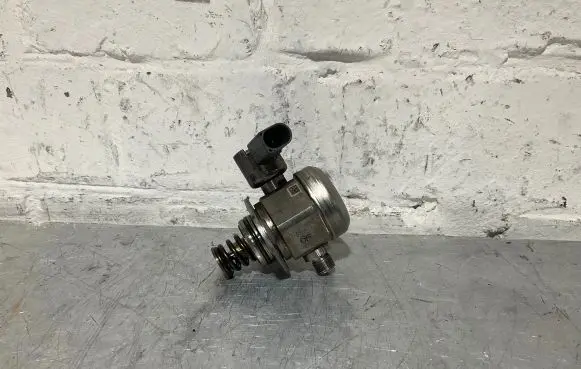 BMW 5 F10 F11 Fuel injection high pressure pump 7595339