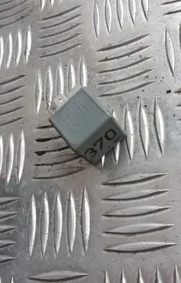 Audi A4 S4 B5 8D Other relay 8d0951253
