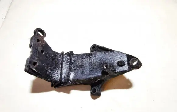 Opel Vectra B Engine mounting bracket 90570370