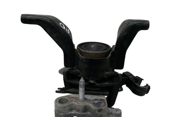 Toyota Auris E180 Engine mount bracket