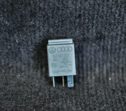 Volkswagen PASSAT B6 Other relay 1K0951253