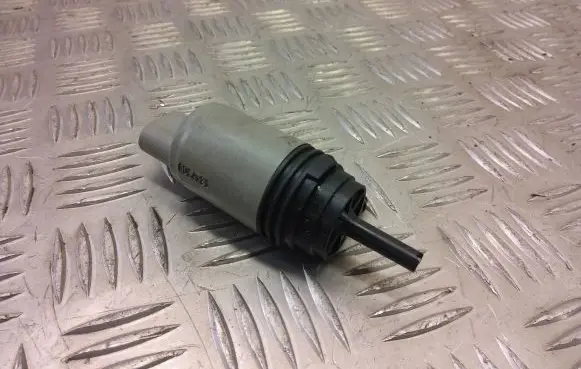 BMW 1 E82 E88 Windscreen/windshield washer pump 6934159