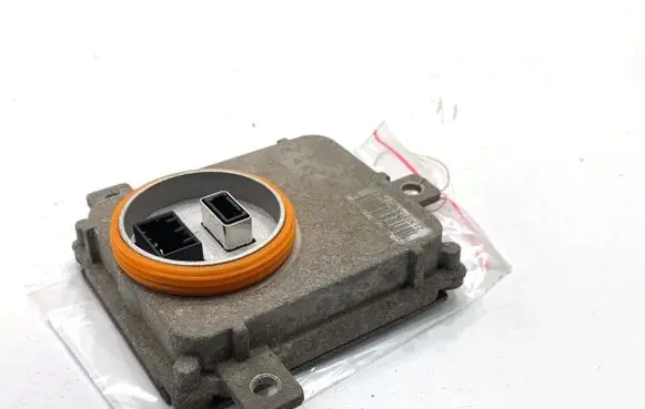 Volkswagen PASSAT B7 Voltage converter/converter module 8K0941597B