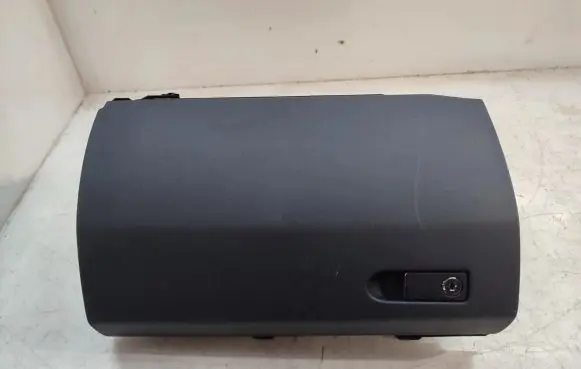 Glove box