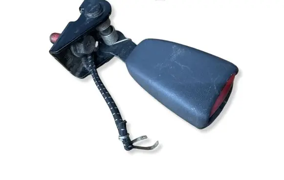 Volvo XC70 Rear seatbelt buckle 213093