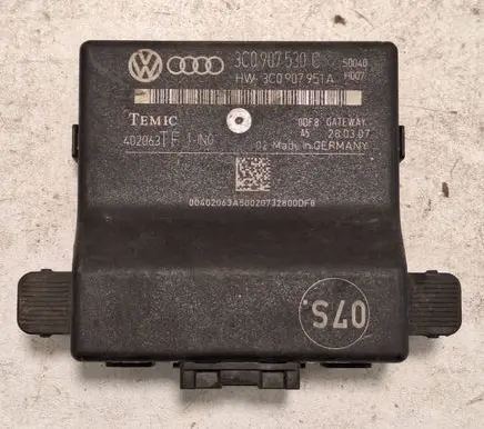 Volkswagen PASSAT B6 Gateway control module 3C0907530C 3C0907951A 402063