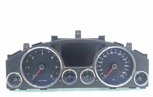 Volkswagen Touareg I Speedometer (instrument cluster) 7L6920985Q