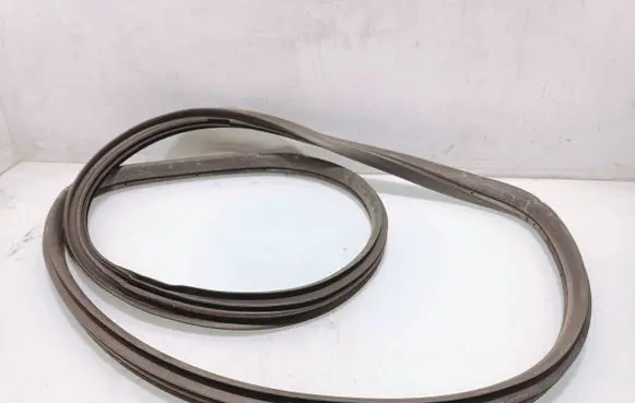 Chevrolet Captiva Rubber seal tailgate window/glass 